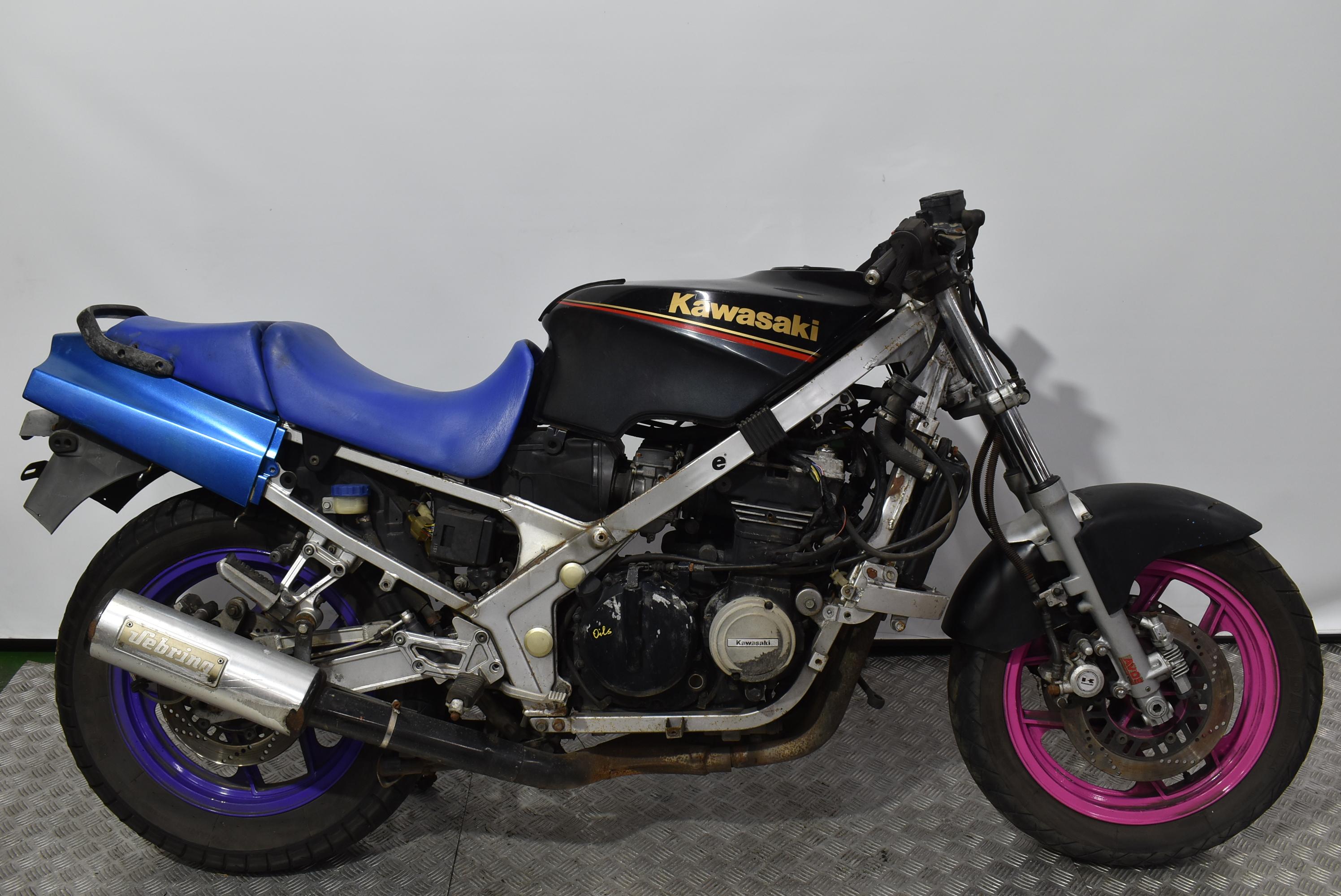 新品即決 kawasaki GPZ400r 純正シングルシートカウル 当時物 取り混ぜ パーツ